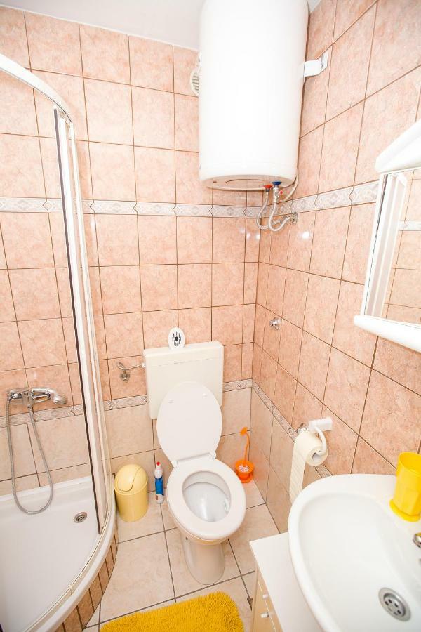 Apartmani Cindric คาร์โลบัก ภายนอก รูปภาพ